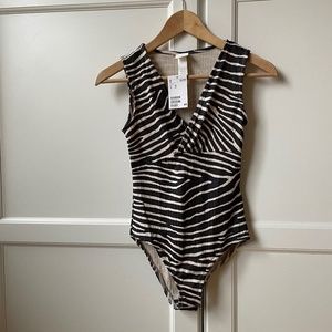 Stretchy V-neck Bodysuit – Zebra print
